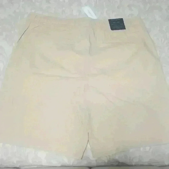 Banana Republic 9" Deck Shorts - Picture 12 of 14